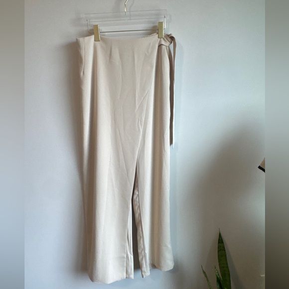 Veiled Collection Chic Cream Wide Leg Pants - Picture 2 of 9